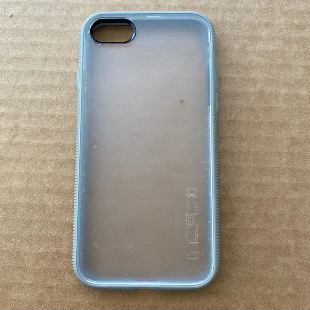 Apple iPhone 7 White 128GB with Transparent Phone Cover, UNLOCKED